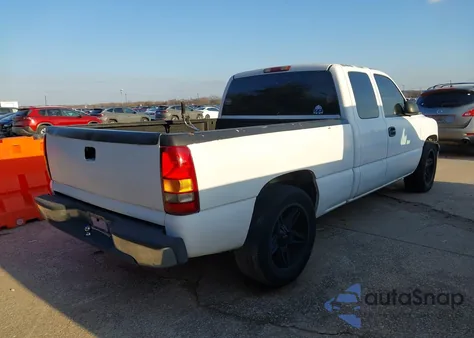 2001 Chevrolet Silverado 1500 из США, поврежденный, VIN 2GCEC19T711402829